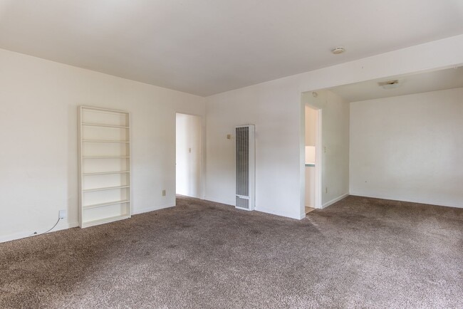 Building Photo - 4513-4519 Wilson Avenue