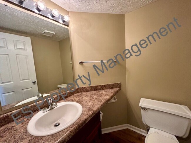 Building Photo - Wonderful 3 Bedroom 2.5 Bathroom Two Story...