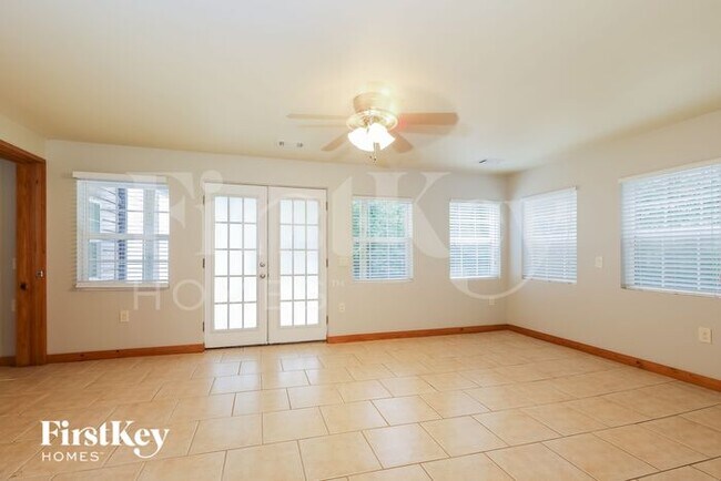 Building Photo - 3896 Chattahoochee Dr