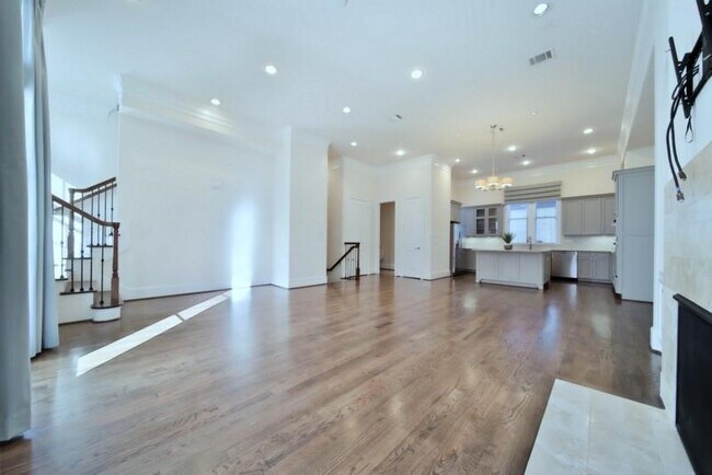 Building Photo - 3913 Gramercy St