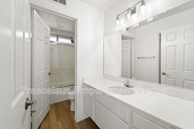 Building Photo - 8265 Gold Coast Dr
