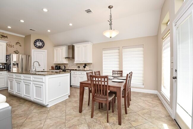Building Photo - 6308 Silver Thistle Ln