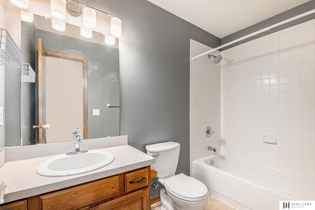 Building Photo - 11419 S 44th St