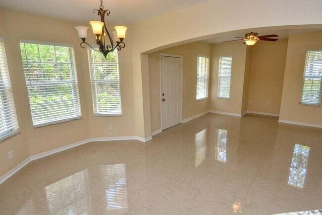 Building Photo - 110 SW Peacock Blvd