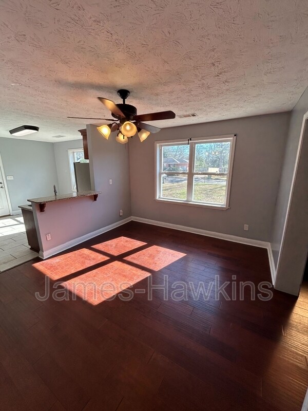 Building Photo - 114 Stuart St