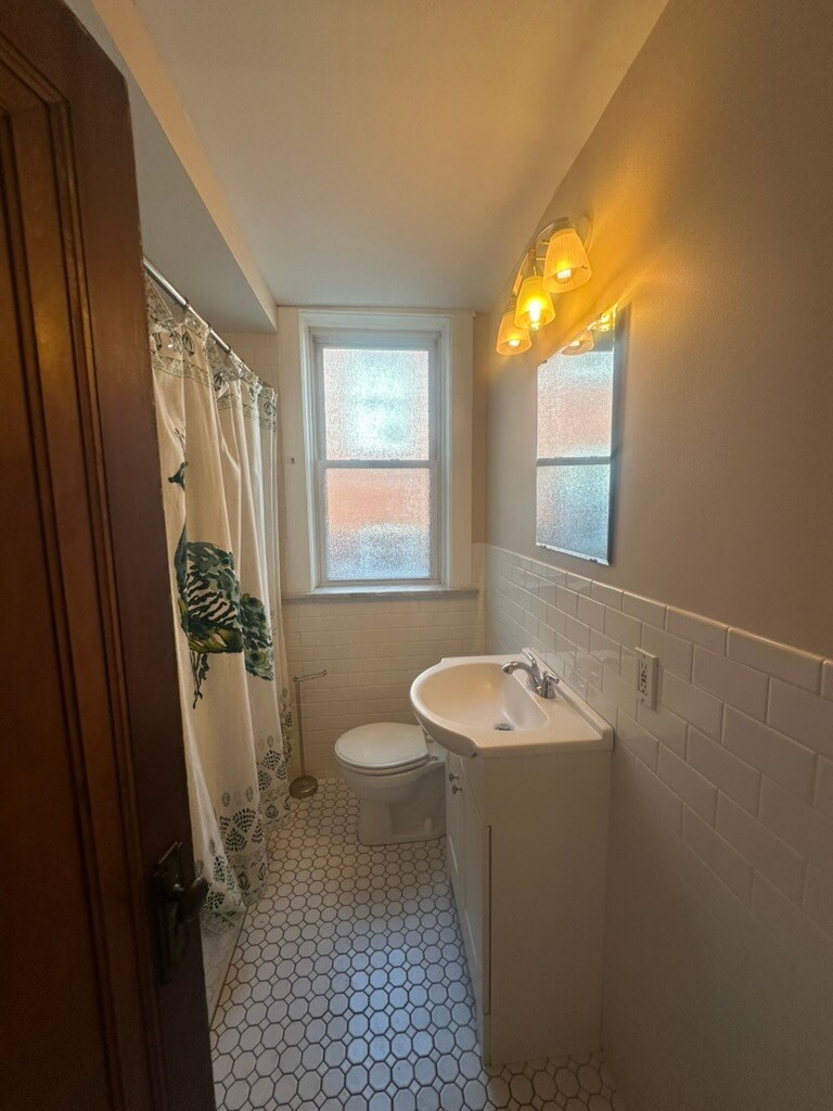 Building Photo - 5044 Bancroft Ave