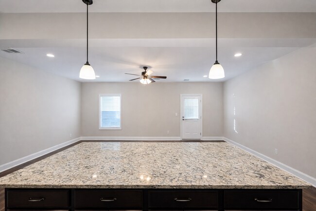 Building Photo - Modern 3 Bedroom Townhome in Prime Location