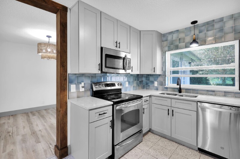 Building Photo - 1374 Murray Dr