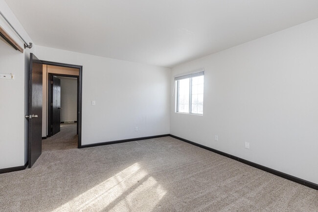 Building Photo - 721 Princeton Ct