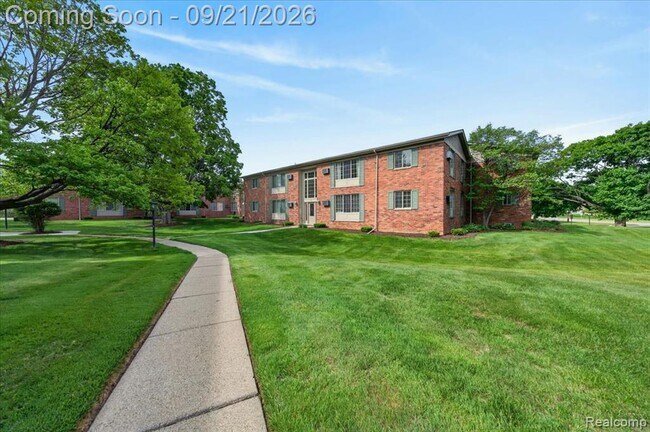 Building Photo - 454 Romeo Rd