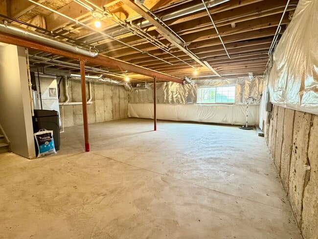 Building Photo - 15030 W Cyrus Dr