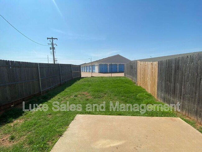 Building Photo - 6933 Mayberry Ln