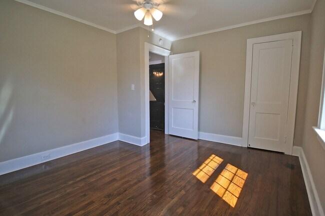 Building Photo - Charming 2 Bedroom, 1 Bath Brick Home in a Prime Location *No Students*