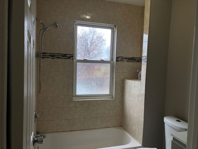 Building Photo - 3 Bedroom 2 Bathroom recently renovated townhouse in Baltimore Voucher Approved