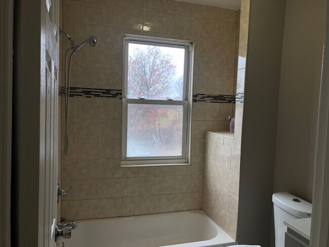 Building Photo - HABC Approved 3 Bedroom 2 Bathroom recently renovated townhouse in Baltimore City