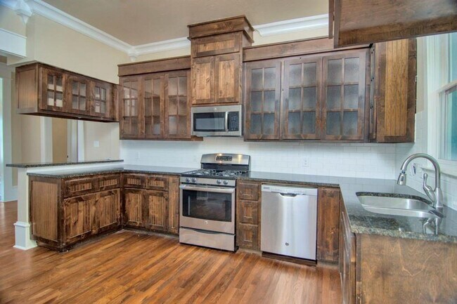 Building Photo - COMING IN APRIL! Darling Doll House is a must see!