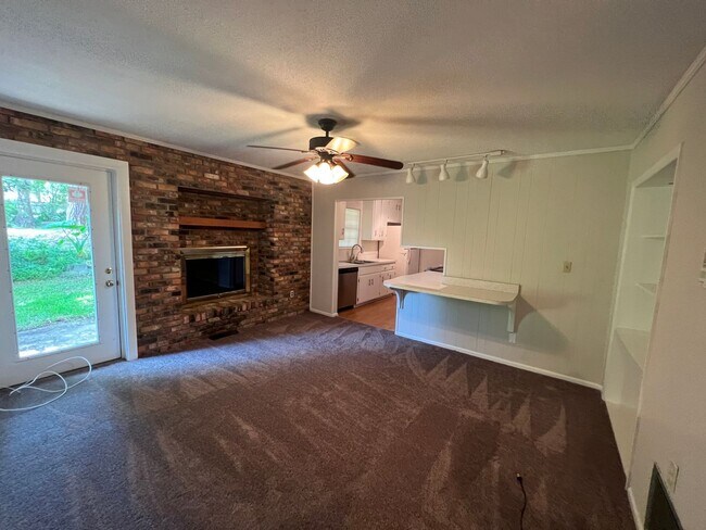 Building Photo - 1910 Rhonda Dr