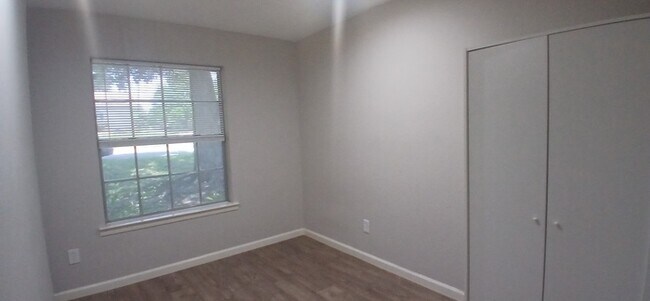 Building Photo - Beautiful 7 beds 3 baths in Ryanwood!