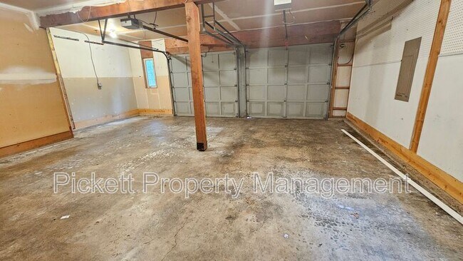 Building Photo - 6559 Gleneagle Ave SW