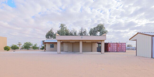 Building Photo - 3942 S Ave 4 1/2 E