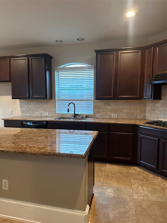 Building Photo - 13915 Sawmill Run Ln