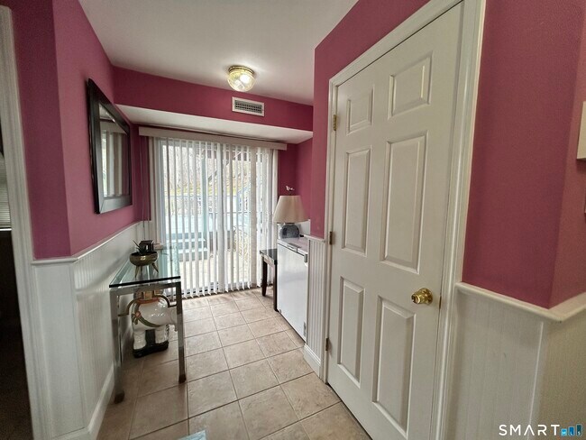 Building Photo - 39 Asia Cir