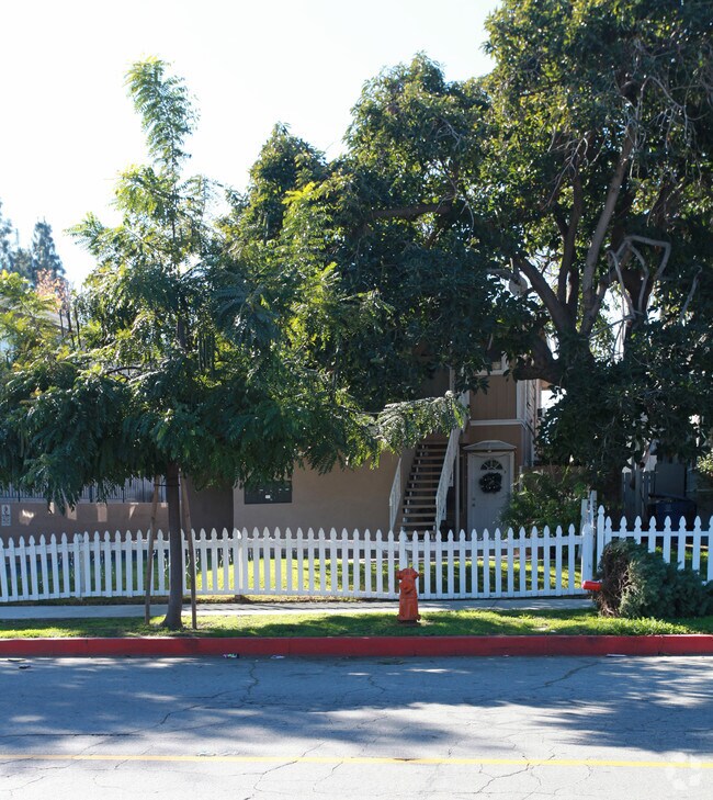 Building Photo - Lake St, 1219