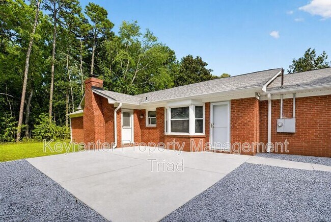 Building Photo - 5108 Lakeshore Ct