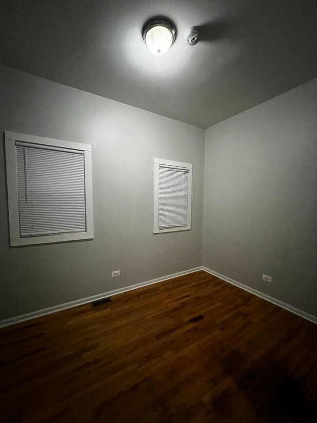 Building Photo - East Chicago