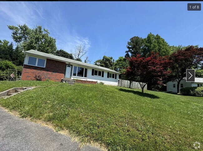Building Photo - 10 Harmon Rd