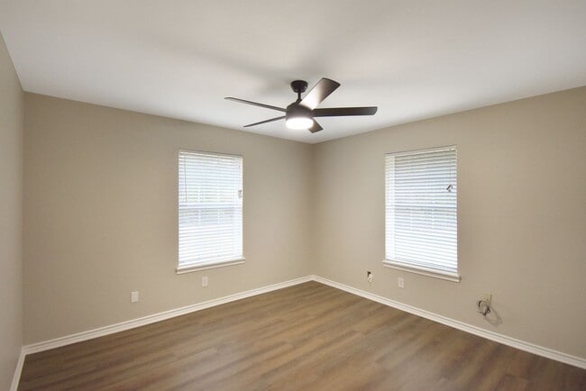 Building Photo - Tour Today! Stunning 3 Bedroom Remodel on 2 Acres!