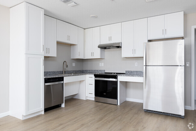 1BR, 1BA - 630SF - ADA - Royal Oak Apartments