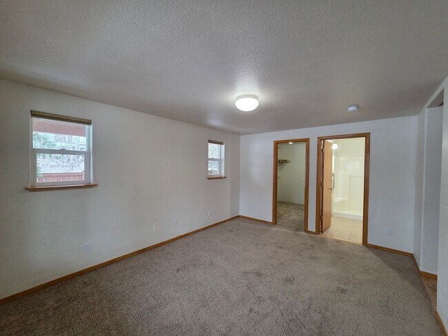 Building Photo - s2980