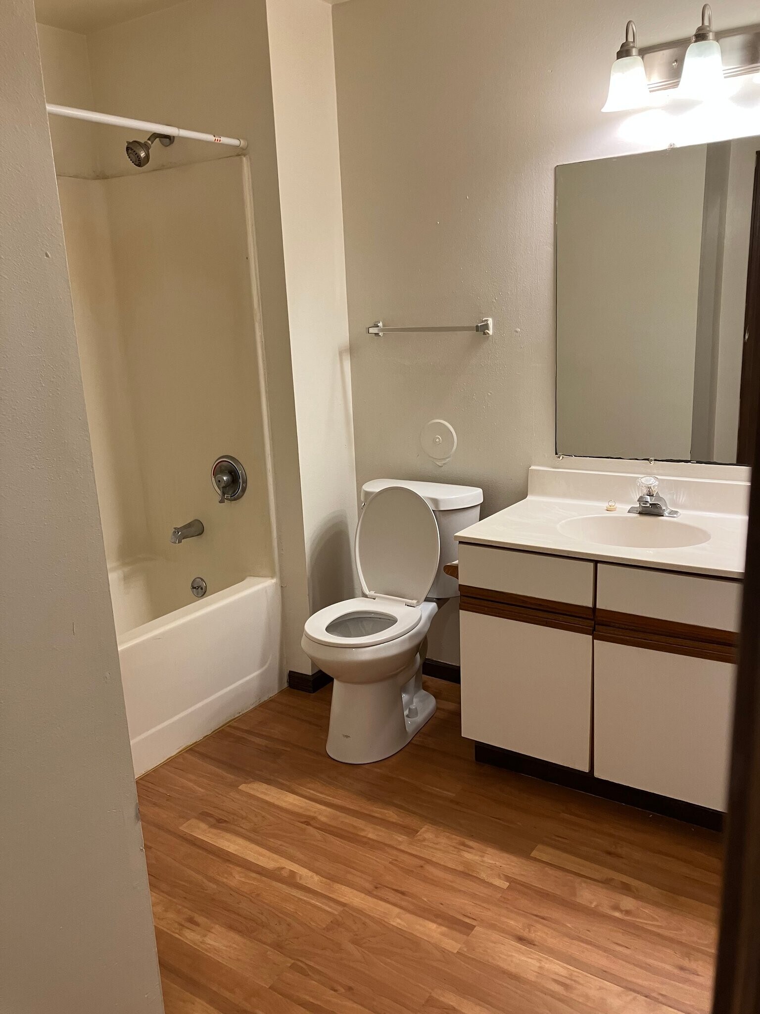 Building Photo - 803 Roundhouse Addn