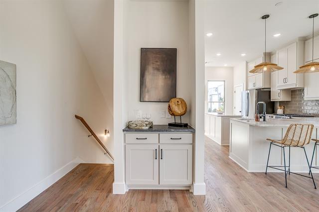 Building Photo - 300 Foch St