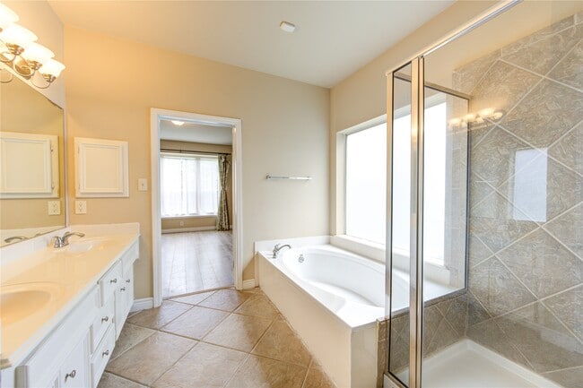 Building Photo - 6018 Royal Hollow Ln