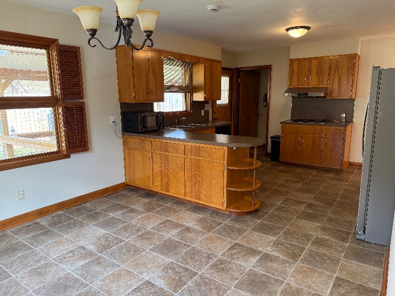 Building Photo - 532 Bays View Rd