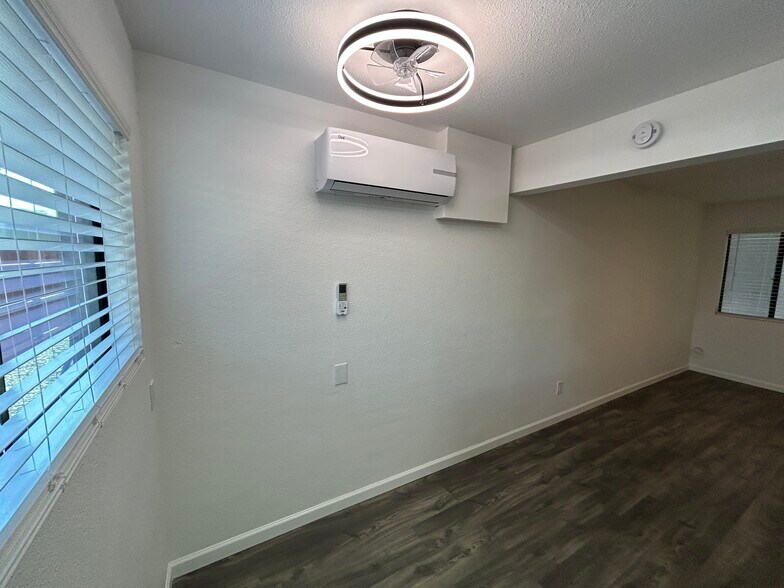 Building Photo - 2122 S Granada Dr