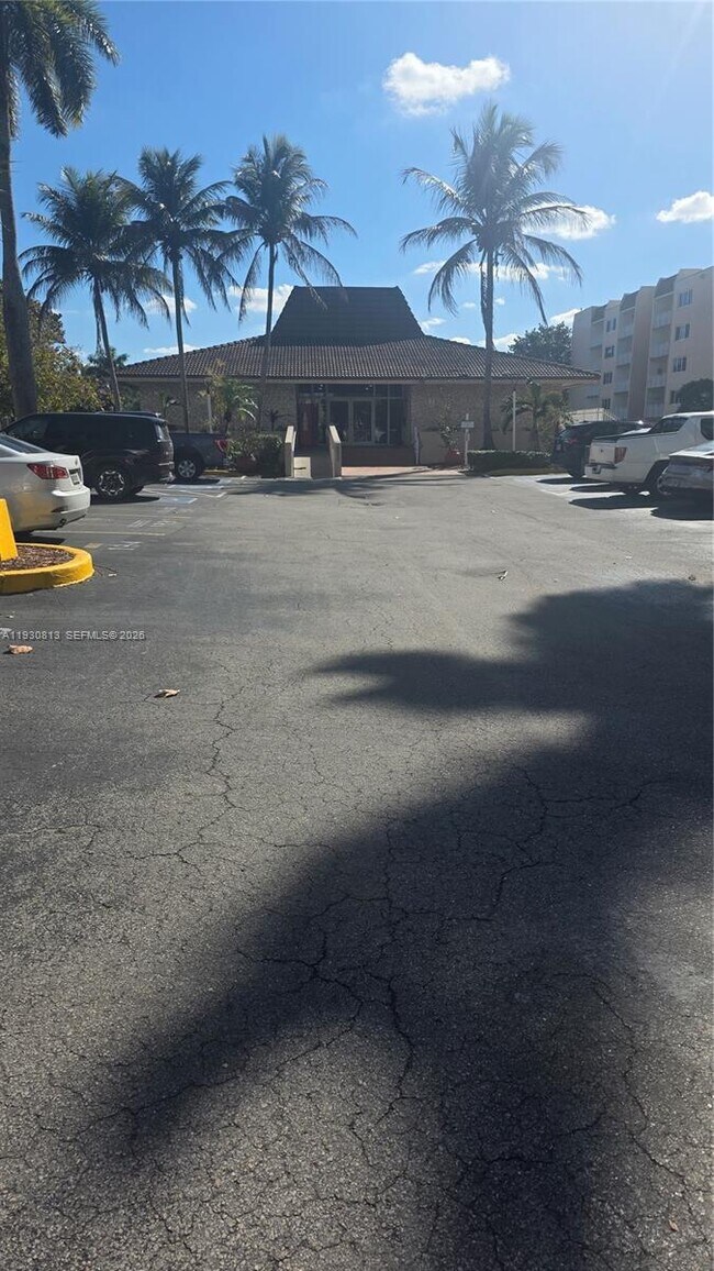 Building Photo - 6930 Miami Gardens Dr