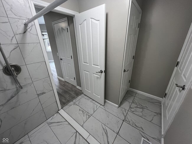 Building Photo - 344 W Columbine Ln