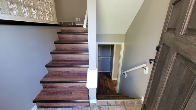 Building Photo - Josephine (Millard Highlands South)