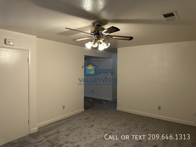 Building Photo - 1321 Woodside Dr