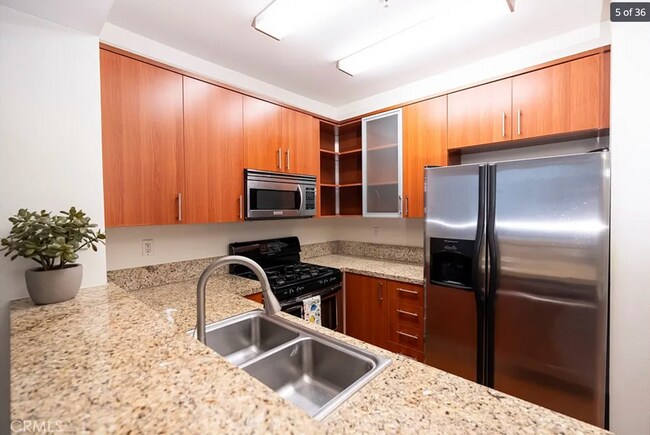 Building Photo - 620 S Gramercy Pl