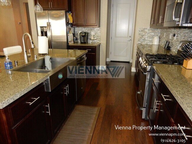 Building Photo - 5635 Saratoga Cir