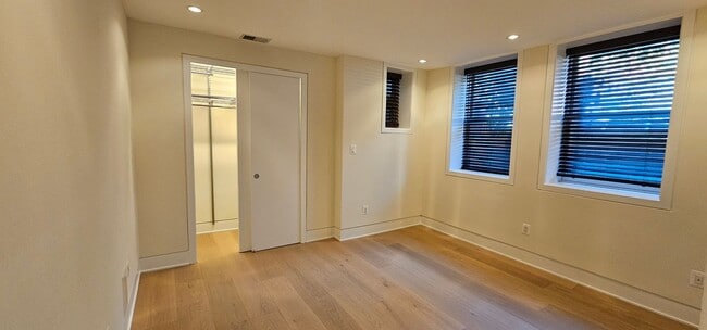 Building Photo - Luxurious 2 Bed 2 Bath Garden Level Condo In Desired Old City II - Dupont Circle