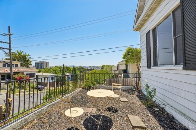 Building Photo - 517 Branciforte St