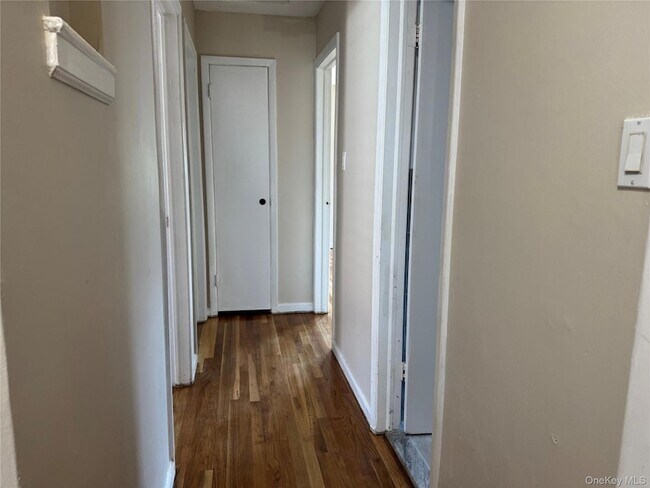 Building Photo - 375 Cochran Pl