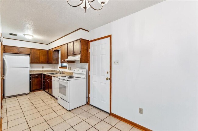 Building Photo - 504 Farnell Ln