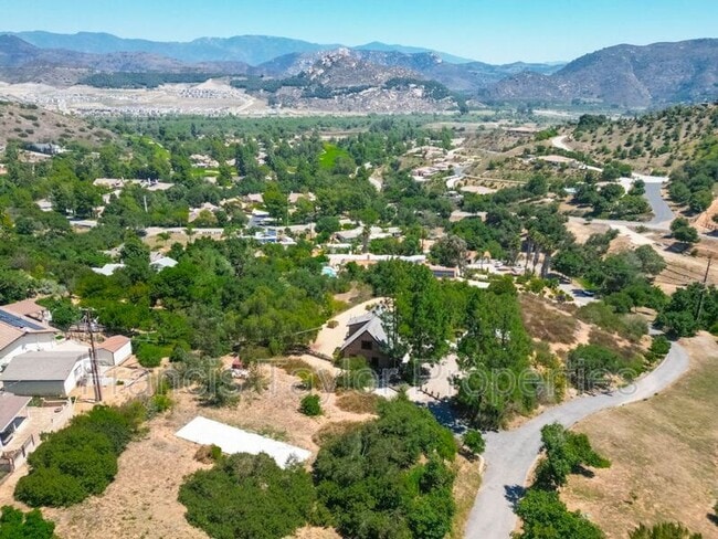 Building Photo - 2689 Daisy Ln