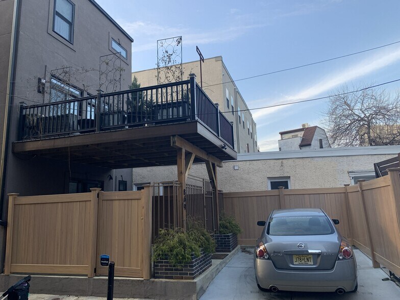 Building Photo - 869 N 5th St
